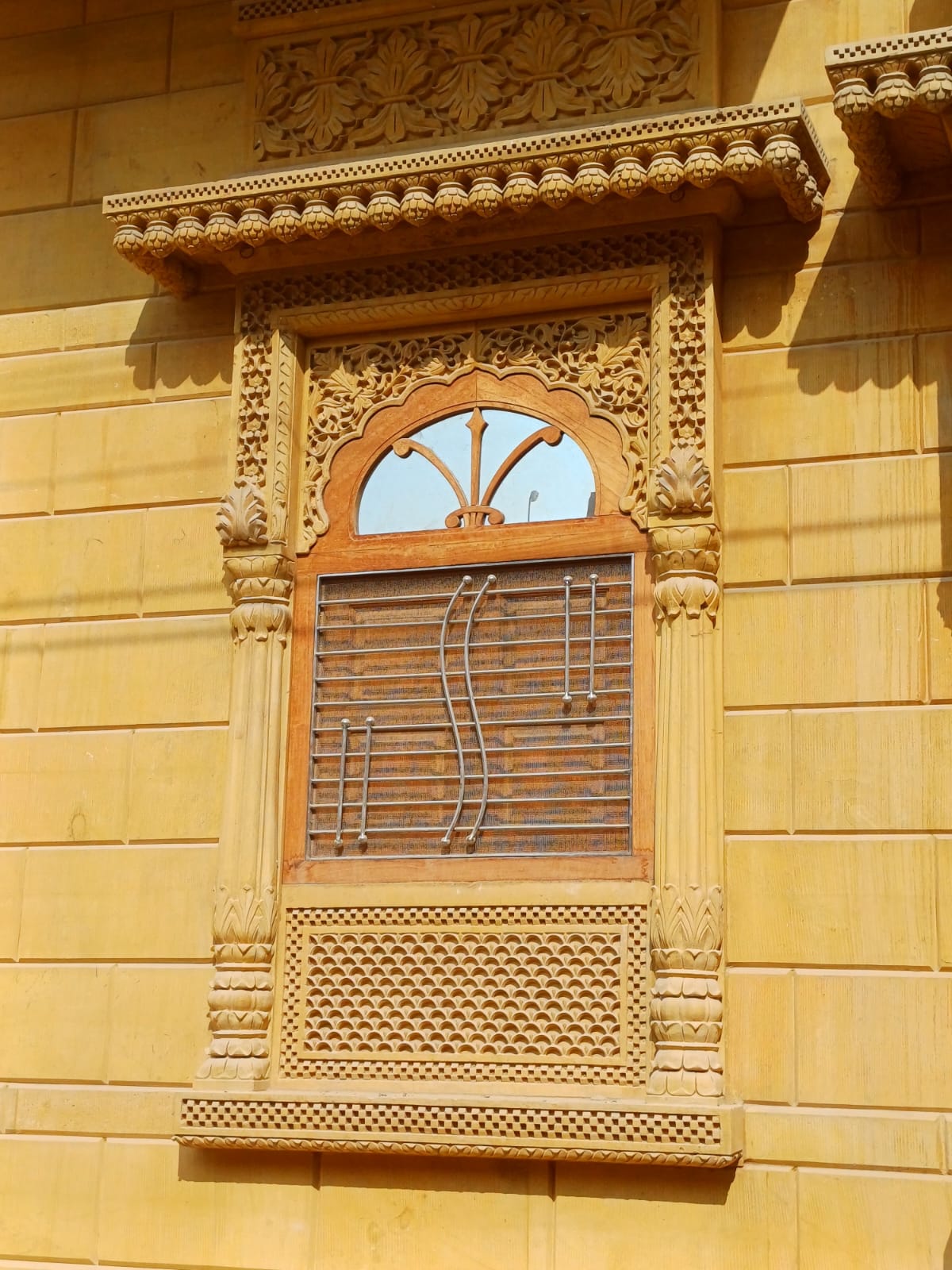 Jaisalmer Yellow Sandstone/Marble Window Hetitage Jharokha