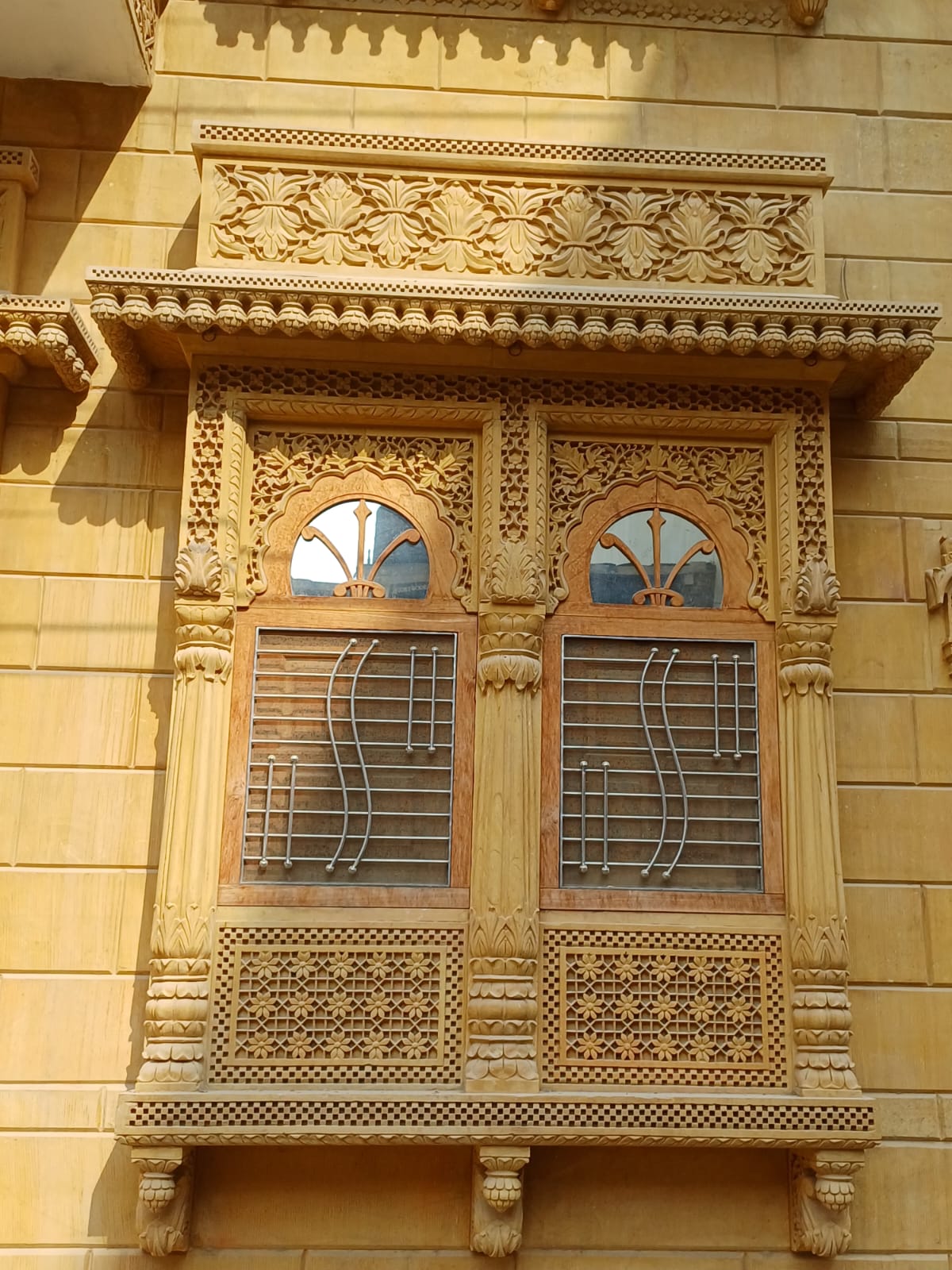 Jaisalmer Yellow Sandstone/Marble Window Hetitage Jharokha